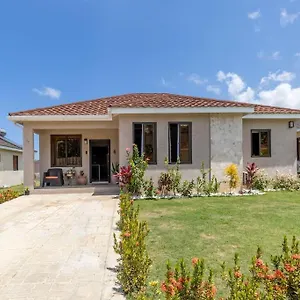 https://sun-shine-luxury-villas-2-bed-pool-gym.comcaribbean.com