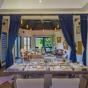 https://luxury-villa-sleeps-6-beach-access-montego-bay.hotelsnegriljamaica.com